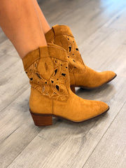 מגף חורים נמוך