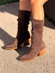 מגף עור זמש גבוה