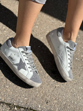 סניקרס כוכב כסוף