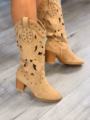 מגף חורים גבוה