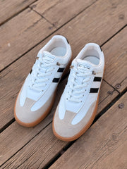 סניקרס פסים