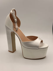 סנדל עקב פלטפורמה