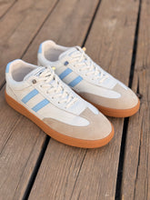 סניקרס פסים