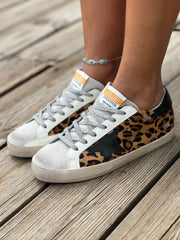 סניקרס כוכב