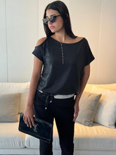 חולצת לורקס פתח בכתף