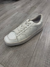 סניקרס כוכב לבן