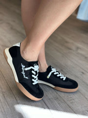 סניקרס קל ונוח