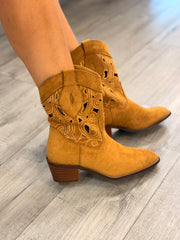 מגף חורים נמוך