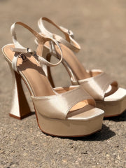 סנדל פלטפורמה עקב