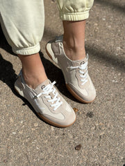 סניקרס קל ונוח