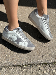 סניקרס כוכב כסוף