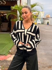 ג׳קט שחור לבן