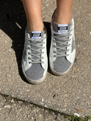 סניקרס כוכב כסוף