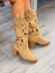 מגף חורים גבוה