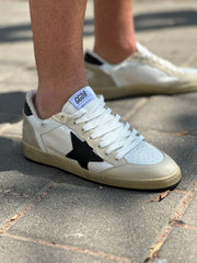 סניקרס כוכב