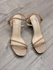 סנדל עקב מרובע