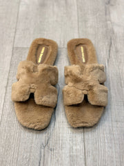 כפכף פרווה שטוח