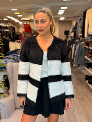 ג׳קט שחור לבן