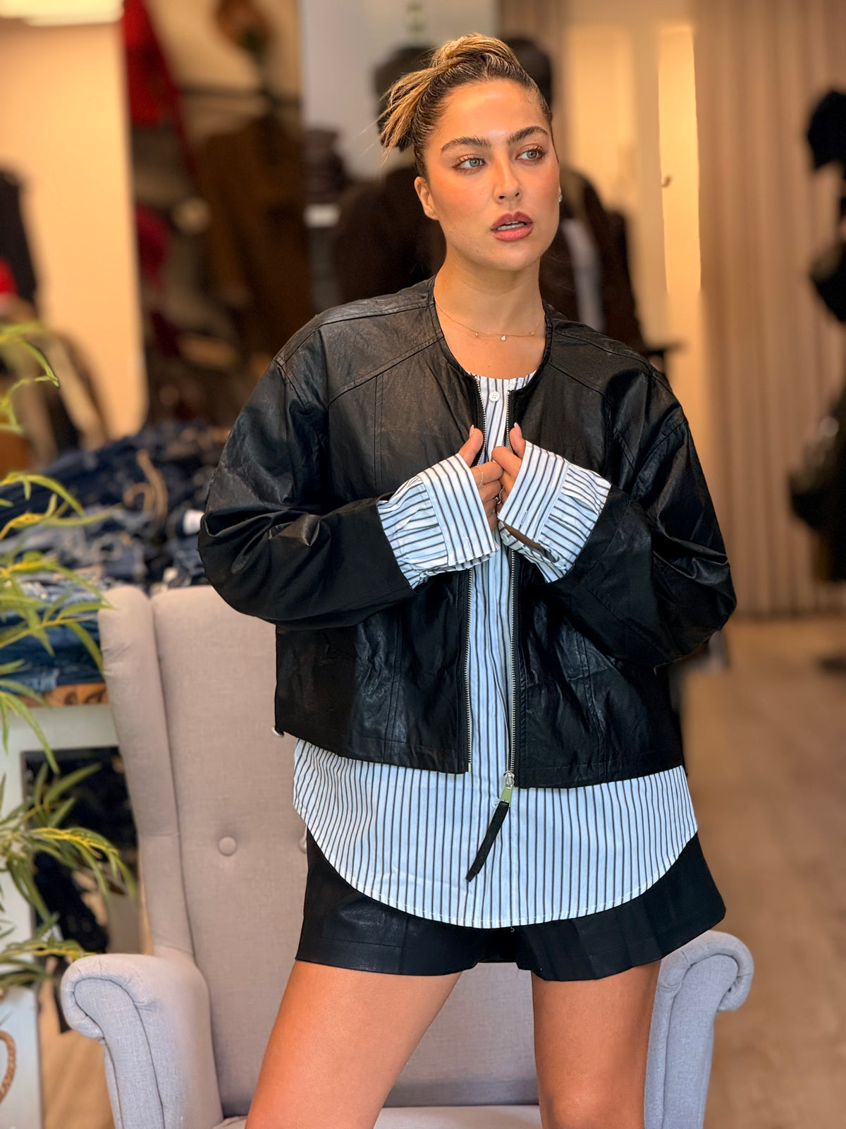 ג׳קט דמוי עוד בשילוב מכופתרת