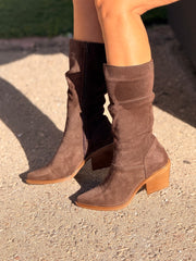 מגף עור זמש גבוה