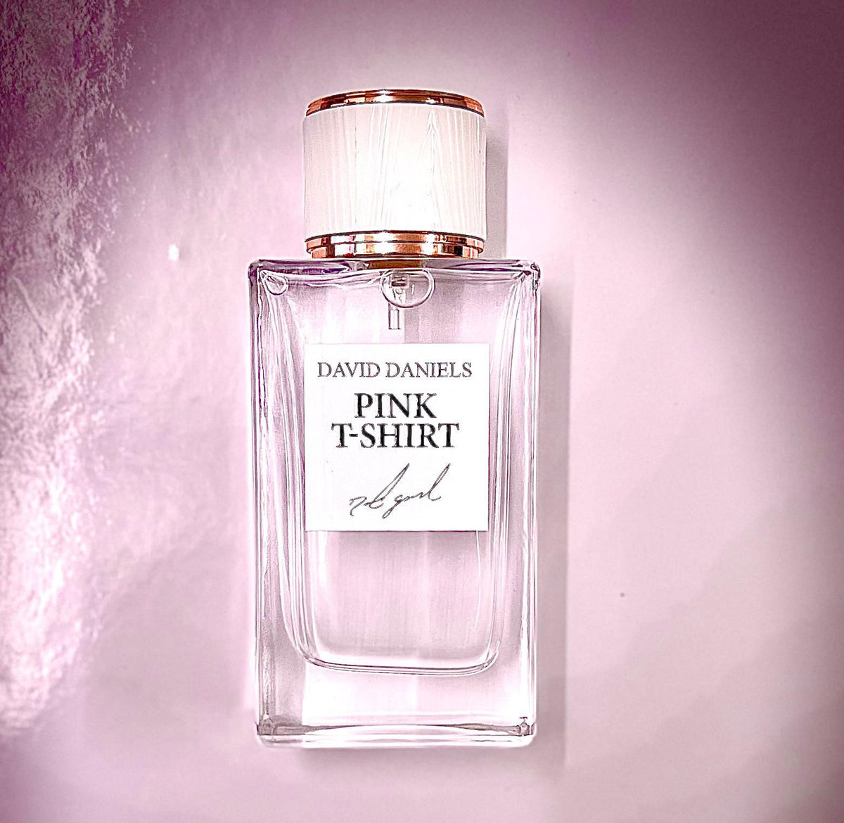 בושם דיווד דניאלס pink T-SHIRT